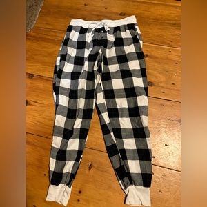 Flannel pattern sweatpants. Lightweight and soft fabric. Size small.